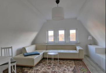 (EF1230_M) Erfurt: Hochheim, kleine möblierte Dachgeschosswohnung mit schönem Ausblick über Erfurt