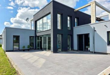 Lassen Sie Ihre Wohn(t)räume Realität werden - Highend Neubau-Villa auf großem Grundstück!