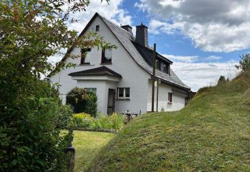 Einfamilienhaus - idyllisch gelegen zwischen den Bergen des Thüringer