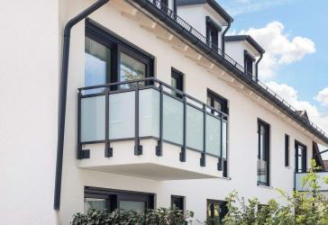 BEZUGSFERTIG - Neubau-Wohnung auf der obersten Etage mit Süd-Balkon und 2 Bädern - Provisionsfrei