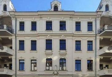 Großzügige 3-Zimmer-Wohnung mit Balkon im Dachgeschoss im begehrten Waldstraßenviertel