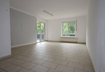 Zentral gelegene 3-Zimmer Wohnung, in Schloss-Neuhaus 1-OG mit Balkon, Bezugsfrei ab 1.10.2026