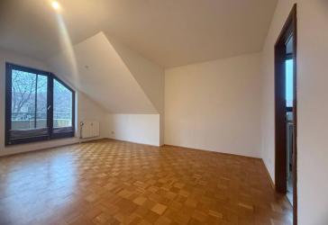 Lichterfelde: 2-Zimmer-Dachgeschoss-Wohung mit Balkon und ca. 45 m² per SOFORT LEER zu VERKAUFEN