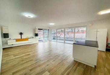 Lichtdurchflutetes Penthouse mit großer Dachterrasse und TG-Stellplatz