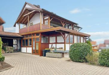 Gepflegtes Zweifamilienhaus mit Wintergarten, großem Grundstück & Entwicklungspotenzial in Haag