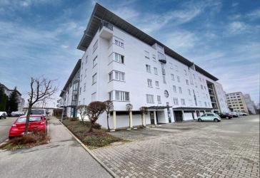 Waiblingen: Penthousewohnung mit schöner Raumaufteilung und großzügiger Terrasse