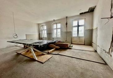 Großzügiges Sanierungsobjekt 4-Zimmer-zum Kauf in Berlin-Schöneberg