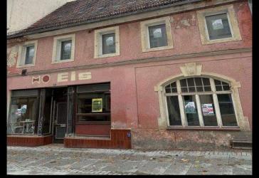 Zentrale Lage - Sanierungsbedürftiges Wohn- & Geschäftshaus