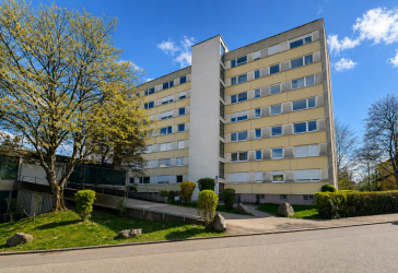 Großzügige 4-Zimmer-Wohnung mit Balkon, Aufzug und Weitblick