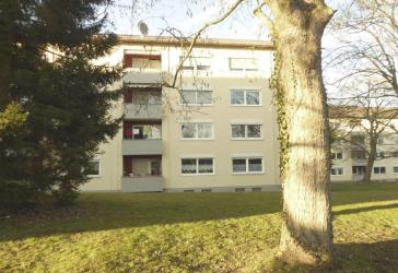 Renovierte 3-Zimmerwohnung im 3. Stock mit Stellplatz