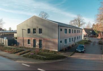 Mehrparteienhaus mit Gewerbehalle, Photovoltaikanlage und Top-Rendite
