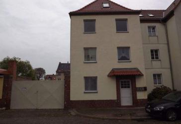 Solides Mehrfamilienhaus mit großem Grundstück