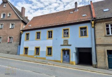 Historisches Wohnhaus mit Blick auf den Stadtweiher und Braurecht im Herzen von Creußen!