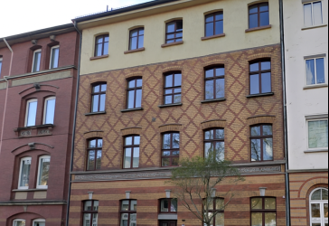 Direkt an der Universität: Rentables Mietshaus in erstklassigem Zustand