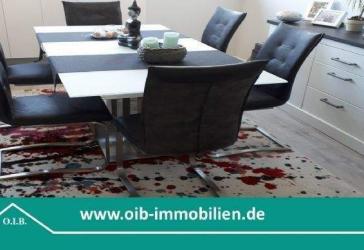 ## Schicke 2 Zi. Dachgeschoss Wohnung, Vollbad, EBK, Laminat ##