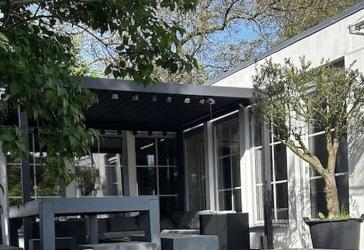 Haus im Bungalowstil mit Pool, Nebengelass und großem Grundstück mit Potential für ein 2 Haus