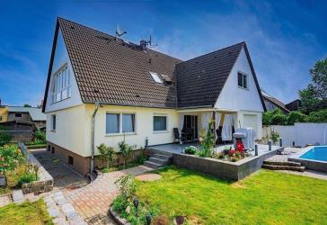 Außergewöhnliches Zweifamilienhaus im begehrten 'Klein-Venedig' von Spandau zu verkaufen!