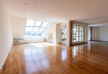 Altes Westviertel: 3-4 Zimmer-Wohnung mit Dachterrasse