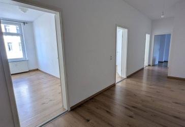 ++GROßE 3-R. WHG. +TAGESLICHTBAD m. WANNE+++GROßZÜGIGE RÄUME + BALKON+++