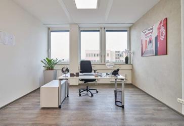 Lichtdurchflutetes Büro mit 24/7 Zugang - Modern & flexibel!