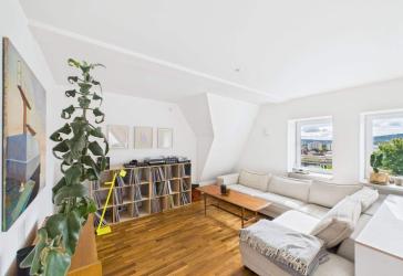 Panoramaambiente in Exklusiver Maisonette Wohnung mit viel Platz in S-Mönchhalden. Loggia, 2 Garagen