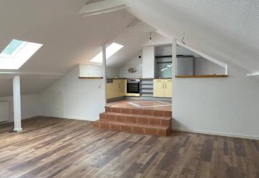 2-Raum Wohnung mit Dachterrasse über 2 Etagen