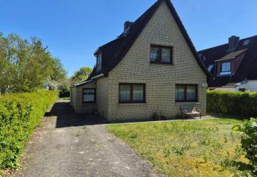 Solides Einfamilienhaus mit Wintergarten, großem Grundstück und guter Lage :-)