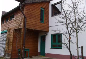 von Privat, Sofort frei, 2-Zi Wohnung im EG, Einbauküche, Terasse, eigener Garten, eigener Eingang, Carport, Zeitmiete 1 1/2 Jahre