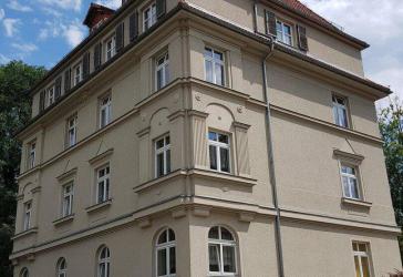 Sehr schöne, sanierte 2-Raum Wohnung mit Lift