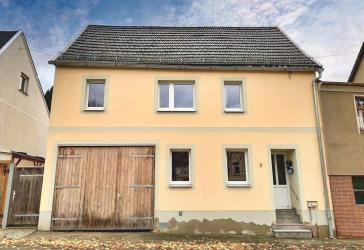 Älteres Wohnhaus mit Hofdurchfahrt !