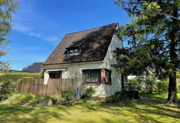 Einfamilienhaus auf großem Grundstück mit Neubaupotential in Poppenbüttel