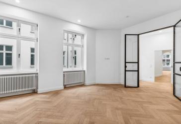 Clean chic trifft Gründerzeit-Charme: Saniertes 4-Zimmer-Juwel mit Balkon