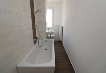 Auch für Nichtschwimmer geeignet...3-RW mit modernem Wannenbad!