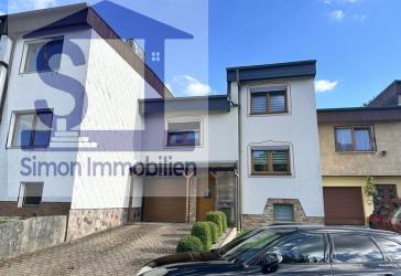 TOP Preis !! Raumwunder mit Wintergarten und 2 Garagen - ideal für die Familie Zentral und ruhig gelegen - Immobilie in Schmalkalden