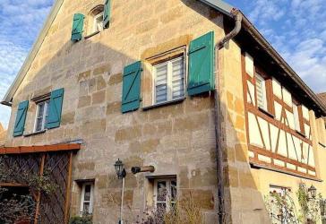 Fachwerk trifft Sandstein: Ein Haus mit Charakter und großzügigem Raumangebot
