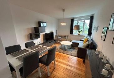 Exkl. möbl. Altbau-ETW | EBK | Balkon | nur bei vorübergehendem Wohnbedarf