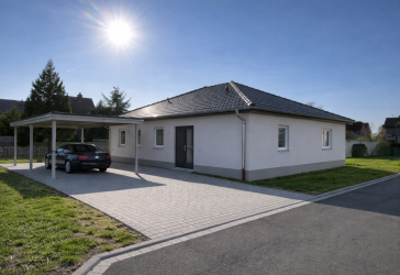 NUR NOCH EINZIEHEN, moderner Bungalow mit ca. 122 m² Wfl., Wärmepumpe und Carport!!!
