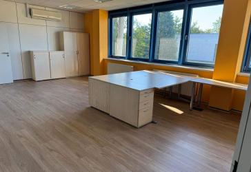 Moderne und lichtdurchflutete Büro- oder Praxisfläche zu vermieten