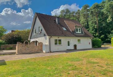 Großzügiges Einfamilienhaus mit Bauland in Bergen / Offen