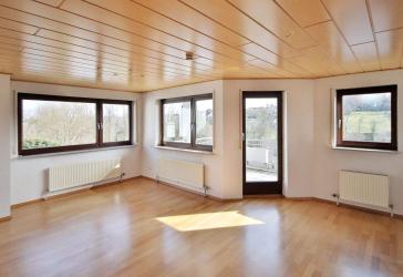 Attraktive 3-Zimmerwohnung mit Blick, TG-Platz & Toplage - ab sofort frei