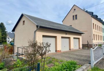 Umfassend, auch energetisch, saniertes 1-3 Familienhaus mit Garagengebäude, großzügigem, sehr gepflegtem Grundstück, Terrasse, Pool uvm.