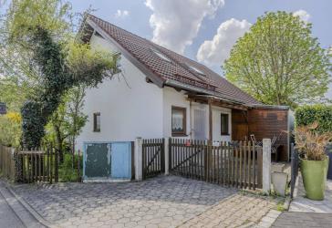 Ihr neues Zuhause mit Potenzial: Einfamilienhaus mit 5 Zimmer und herrlichen Garten