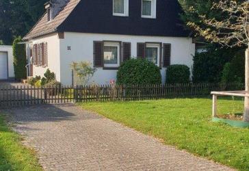 Einfamilienhaus mit Potenzial auf sonnigem Traumgrundstück mit Südwestlage