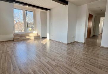 Charmante 3-Zimmer-Dachgeschoss-Wohnung mit Dachterrasse in Nürnberg-Schniegling