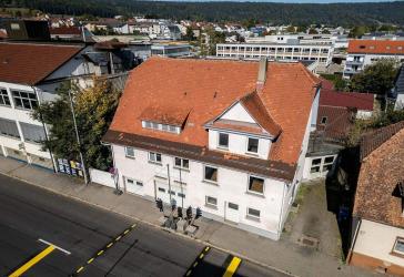 Zweifamilien- und Geschäftshaus mit Werkstatt - vielseitig nutzbar für Wohnen und Gewerbe