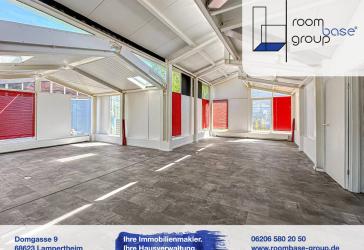 Besondere Architektur! Bürogebäude mit Grundstück in Lemberg