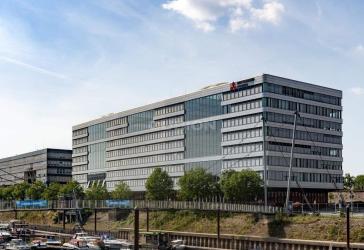 Blick auf den Innenhafen - top ausgebaute Büroflächen!