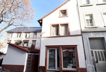 Charmantes Mehrfamilienhaus mit Entwicklungspotenzial - Attraktive Innenstadtlage in Neustadt