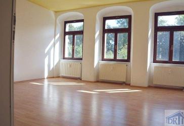 Ab sofort! Helle Wohnung im Zentrum.