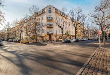 Helle 3-Zimmer-Altbauwohnung mit Balkon im beliebten Florakiez